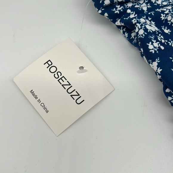 Rosezuzu Ruched High Neck Keyhole Ditzy Baby’s Breath Floral Tummy Control Swim - Picture 6 of 15